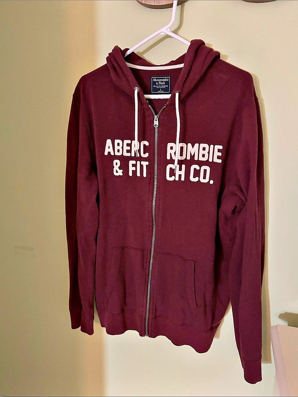 Abercrombie & Fitch Graphic Zip Hoodie in Burgundy